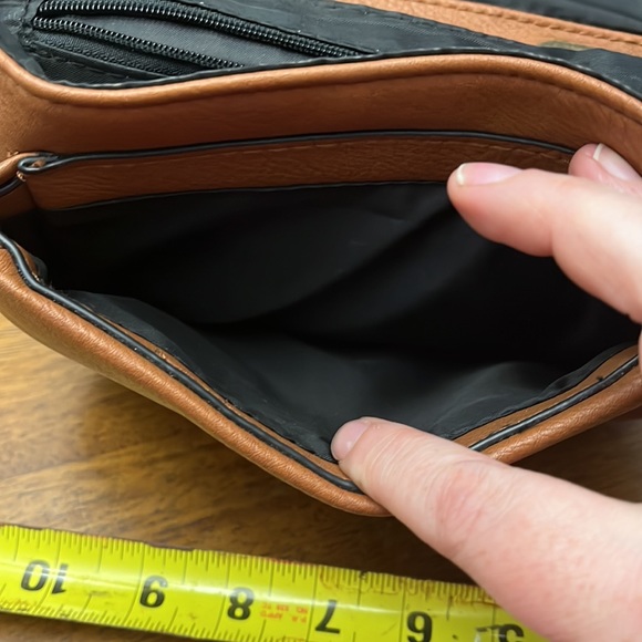 MOSSIMO SUPPLY CO brow. Faux leather crossbody purse with turn buckle closure - Picture 4 of 7